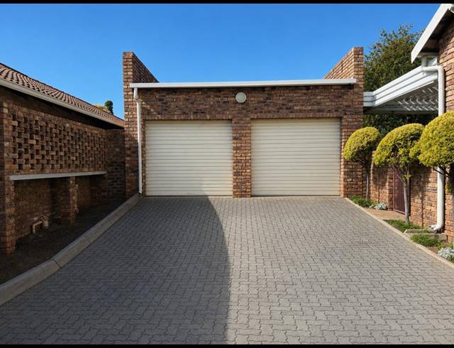 3 BEDROOM TOWNHOUSE FOR SALE IN ELDORAIGNE